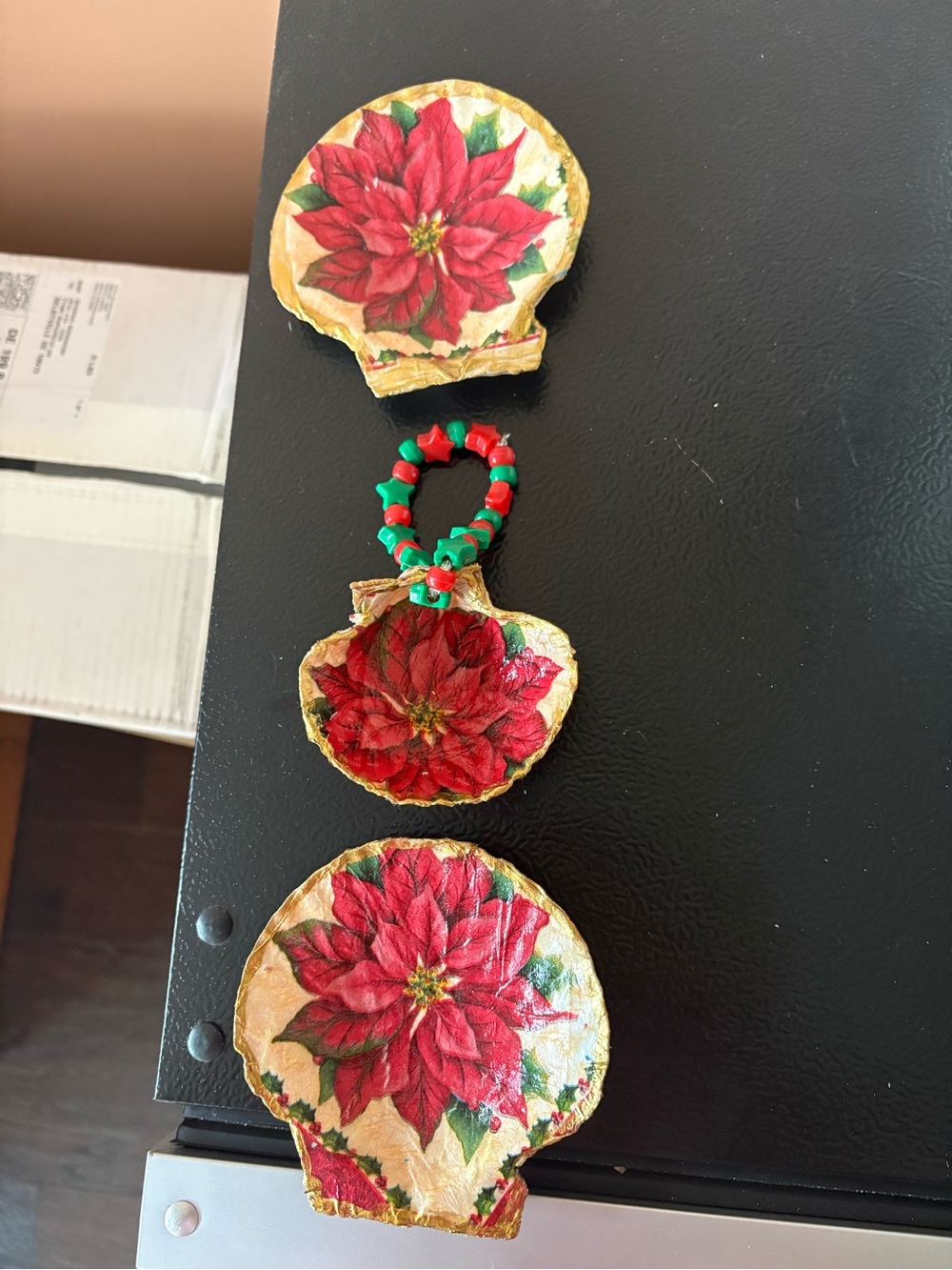 Poinsettia Holiday clamshells x2  one ornament poinsettia clamshell